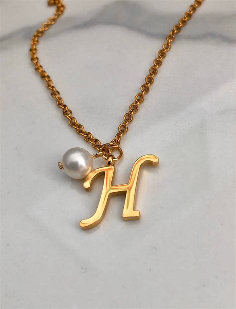 Mobile H necklace 